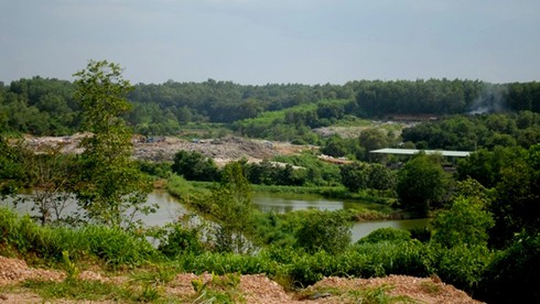 Bãi rác khổng lồ: 10 năm chính quyền không bắt được vụ vi phạm nào! - ảnh 2