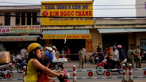 Táo tợn cướp gần 20 lượng vàng giữa ban ngày - ảnh 2