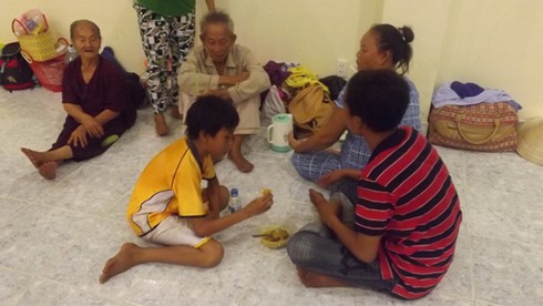 Đường phố Sài Gòn ngập nặng, hỗn loạn sau “bão” - ảnh 2
