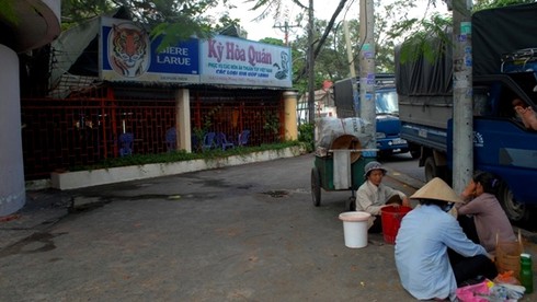 TP.HCM: Nhà hàng, quán nhậu “nuốt chửng” công viên - ảnh 6