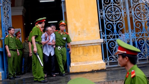Hình ảnh 2 bị cáo bị tuyên án tử hình trong