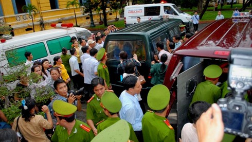 Hình ảnh 2 bị cáo bị tuyên án tử hình trong