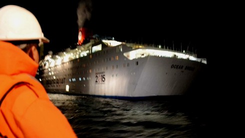 Cứu hành khách quốc tế gặp nạn trên biển Nha Trang - ảnh 1