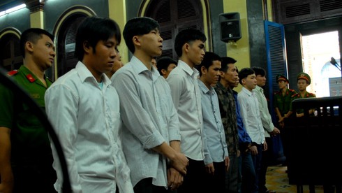 Hình ảnh buổi xét xử băng cướp chặt tay cướp xe SH - ảnh 1