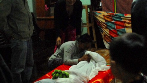 Vụ học sinh chết đuối: Đau đớn đón con về! - ảnh 1