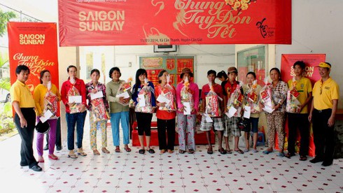 300 phần quà Tết cho người nghèo Cần Giờ - ảnh 1