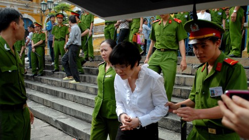 Vụ Huyền Như: HĐXX bất ngờ báo tạm dừng phiên xử - ảnh 1