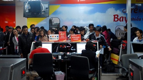 Khách vạ vật từ 3h sáng chờ bay - ảnh 6