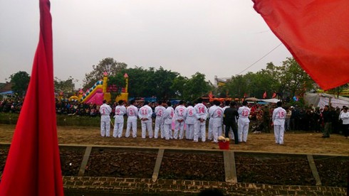 Trai làng gồng mình kéo co trong giá rét - ảnh 2