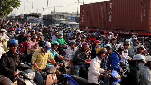 TP.HCM: Xe khách chở gần 30 người tông hàng loạt xe máy - ảnh 2