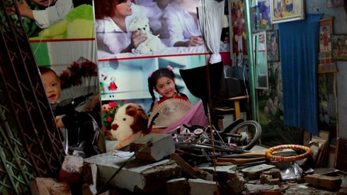 Xe ben đâm sập nhà có 3 người ngủ bên trong - ảnh 2