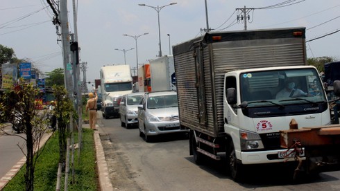 TP.HCM: Nam thanh niên bị xe container cán dập hai chân - ảnh 4