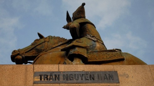 Một lần nhìn lại tượng Trần Nguyên Hãn trước khi di dời - ảnh 2