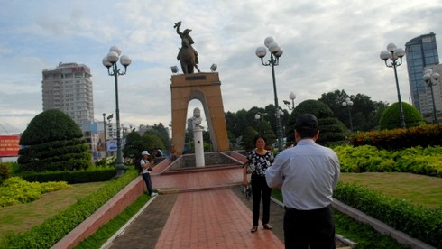 Một lần nhìn lại tượng Trần Nguyên Hãn trước khi di dời - ảnh 9