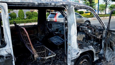 Xe chở hơn 12 bệnh nhân bốc cháy dữ dội - ảnh 3