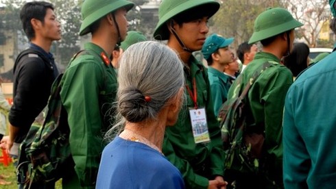 Công chức phải nhập ngũ: Không nên khiến người dân hoang mang! - ảnh 1