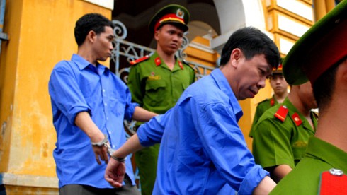 Nhân viên “tập đoàn kích dục”: Cha phải quỳ lạy xin cho tôi về! - ảnh 1