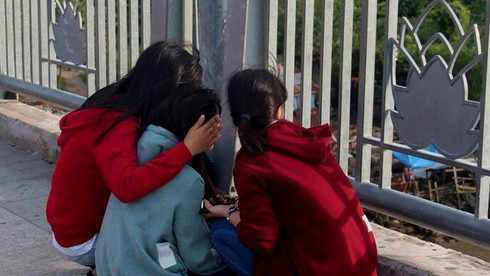 Cãi nhau với người yêu, nam thanh niên bất ngờ gieo mình xuống sông - ảnh 2