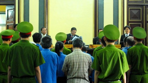 Vụ thổi giá tàu lặn hàng nghìn lần: 3 án tử hình, 4 án chung thân - ảnh 1