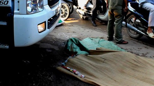 Tài xế xe container không biết mình cán trúng thiếu niên 12 tuổi - ảnh 1