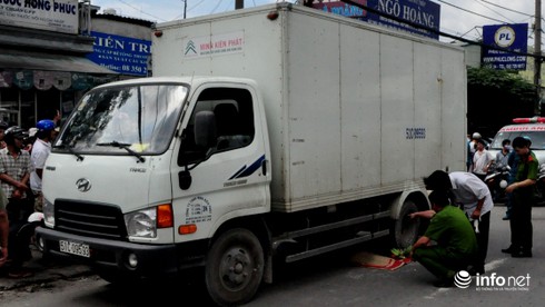 Một phụ nữ tử vong khi bị xe tải cán hai lần liên tiếp - ảnh 1