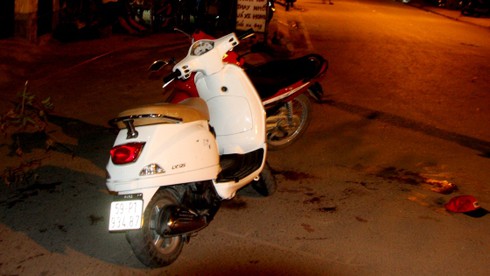 Rút dao đâm gục đối thủ sau va chạm giao thông - ảnh 1