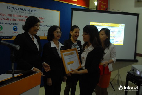 Thêm khách hàng trúng thưởng Ipad từ Bưu điện TP.HCM - ảnh 2