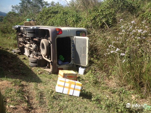 Đắk Lắk: Lật xe khách 24, hàng chục hành khách thoát nạn trong gang tấc - ảnh 1