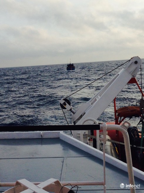 Cứu 9 thuyền viên bị nạn trên biển trong đêm mùng 2 tết - ảnh 2