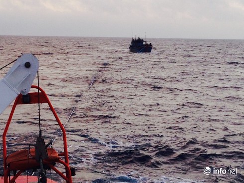 Cứu 9 thuyền viên bị nạn trên biển trong đêm mùng 2 tết - ảnh 1