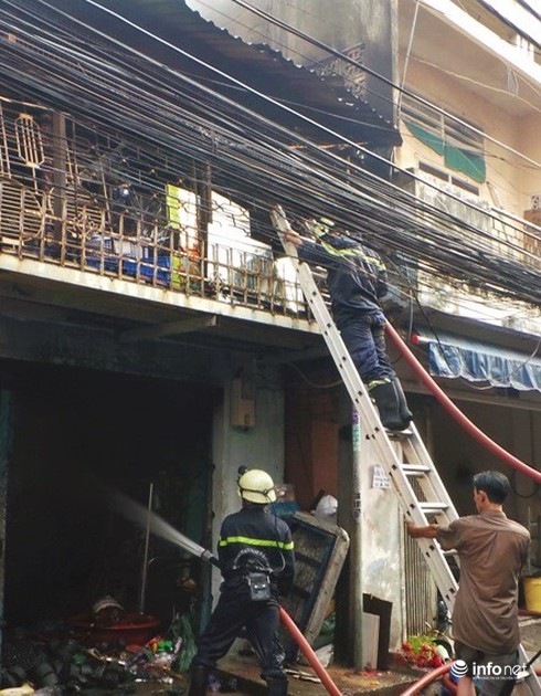 TP.HCM: Cháy lớn tại tiệm tạp hóa bán than, bình ga mini - ảnh 4