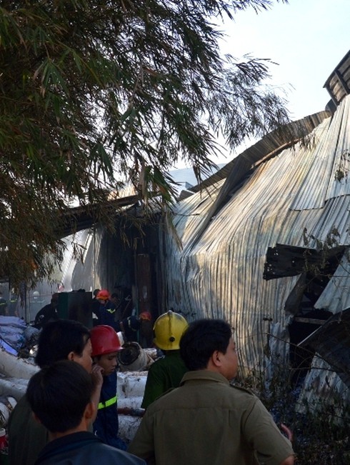 TP.HCM: Cháy lớn tại xưởng sản xuất giấy vệ sinh - ảnh 4