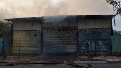 TP.HCM: Cháy lớn tại xưởng sản xuất giấy vệ sinh - ảnh 2