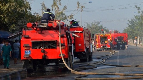 TP.HCM: Cháy lớn tại xưởng sản xuất giấy vệ sinh - ảnh 1