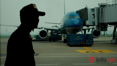 Hàn Quốc bắt cơ trưởng, tiếp viên Vietnam Airlines vì mang 6kg vàng lậu - ảnh 1