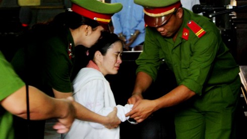 Thủ quỹ biển thủ 330 triệu đồng đi mua hơn 30 ngàn tờ vé số - ảnh 1