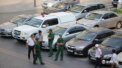 TP.HCM: Phí đăng ký ô tô chính thức tăng gấp 5 lần - ảnh 1