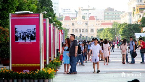 80 bức ảnh lịch sử đang được triển lãm tại đường Nguyễn Huệ - ảnh 8