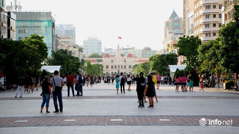 80 bức ảnh lịch sử đang được triển lãm tại đường Nguyễn Huệ - ảnh 12