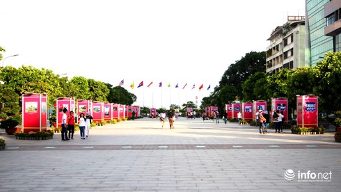 80 bức ảnh lịch sử đang được triển lãm tại đường Nguyễn Huệ - ảnh 1