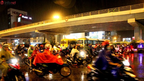 Đề xuất cho xe máy lên cầu vượt Hàng Xanh, xây nơi trú mưa 2,2 tỷ - ảnh 1