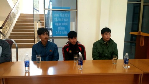 Chìm tàu cá tại Thanh Hóa: Đưa 5 người vào bờ, tiếp tục tìm 4 người mất tích - ảnh 2