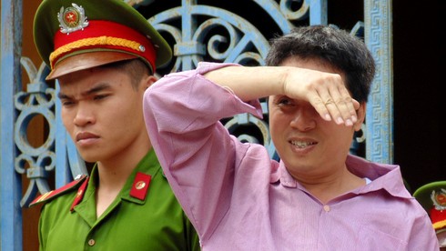 Thầy giáo dạy nhạc lĩnh 15 năm tù vì quan hệ với học sinh lớp 6 - ảnh 1