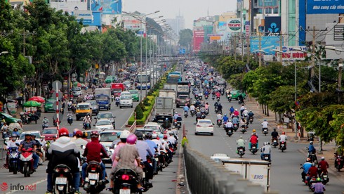 Làm gì để giảm ùn tắc, tai nạn giao thông tại TP.HCM? - ảnh 1