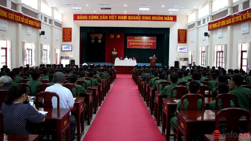 Ông Đinh La Thăng tiếp xúc cử tri tại Sư đoàn bộ binh 9 - ảnh 2