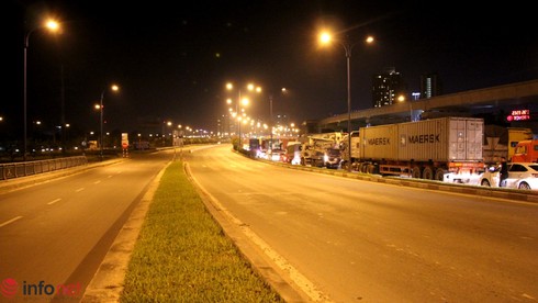 TP.HCM: Đường vào cảng Cát Lái kẹt gần 10km lúc nửa đêm - ảnh 1
