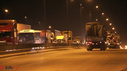 TP.HCM: Đường vào cảng Cát Lái kẹt gần 10km lúc nửa đêm - ảnh 3