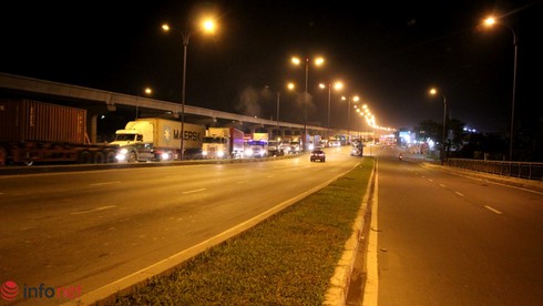 TP.HCM: Đường vào cảng Cát Lái kẹt gần 10km lúc nửa đêm - ảnh 6