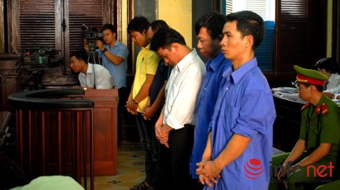 Dịch vụ “nhạy cảm” tại TP.HCM phải treo bảng cam kết “không khiêu dâm” - ảnh 1