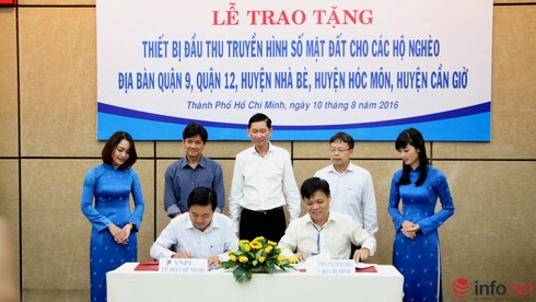 VNPT tặng 2.100 đầu thu truyền hình số mặt đất cho hộ nghèo - ảnh 1